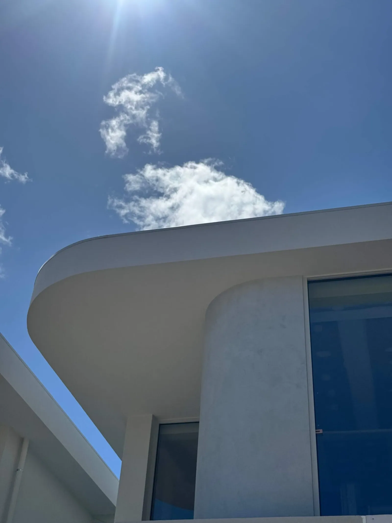 External cladding installation on a contemporary residence